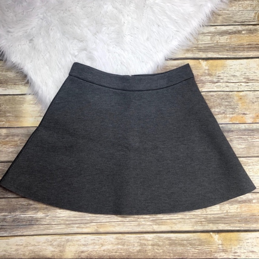 ✨SOLD✨ NWT Banana Republic Neoprene Gray Skirt